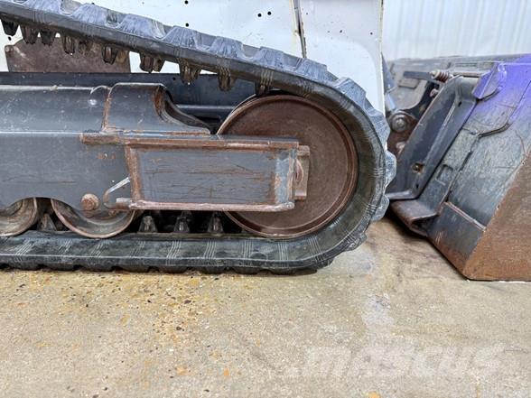 Bobcat T590 滑移装载机