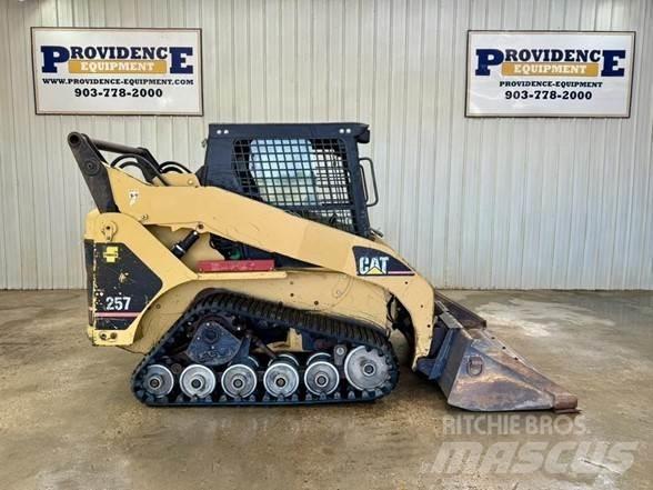CAT 257 滑移装载机