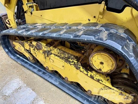 CAT 259D3 滑移装载机