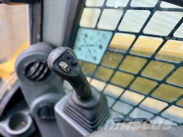 CAT 299D3 XE 滑移装载机