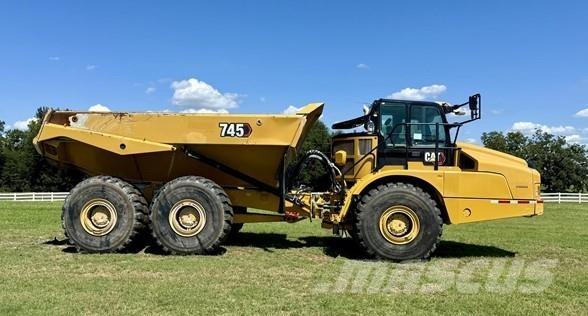 CAT 745 铰接式自卸车