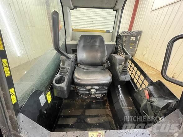 JCB 210T 滑移装载机