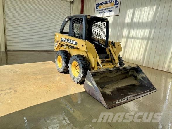 John Deere 250 滑移装载机