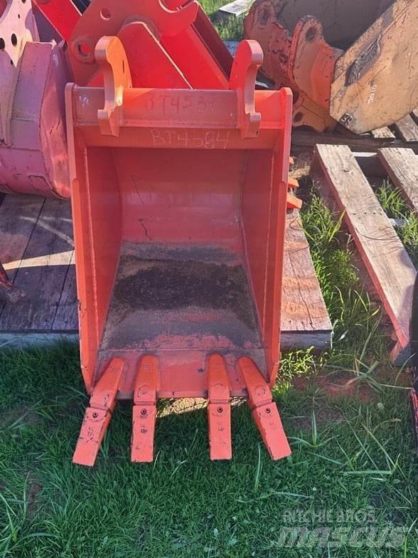 Kubota BT4584 挖斗