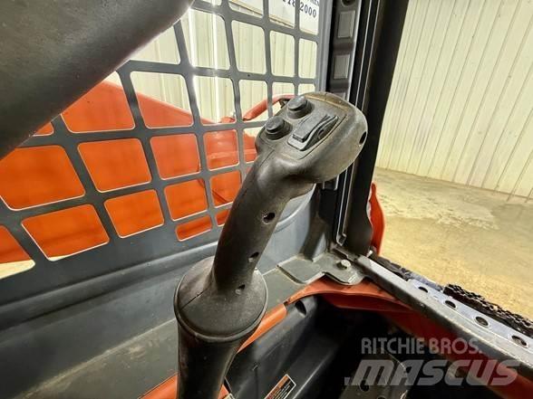 Kubota SSV65 滑移装载机