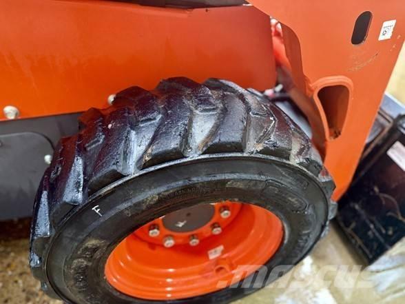 Kubota SSV65 滑移装载机