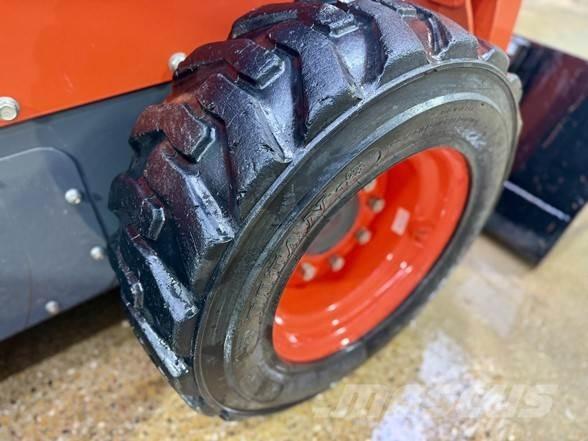 Kubota SSV65 滑移装载机