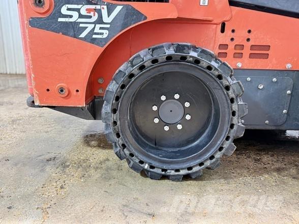 Kubota SSV75 滑移装载机