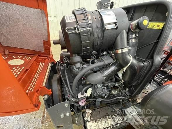 Kubota ZD1211 零回转割草机
