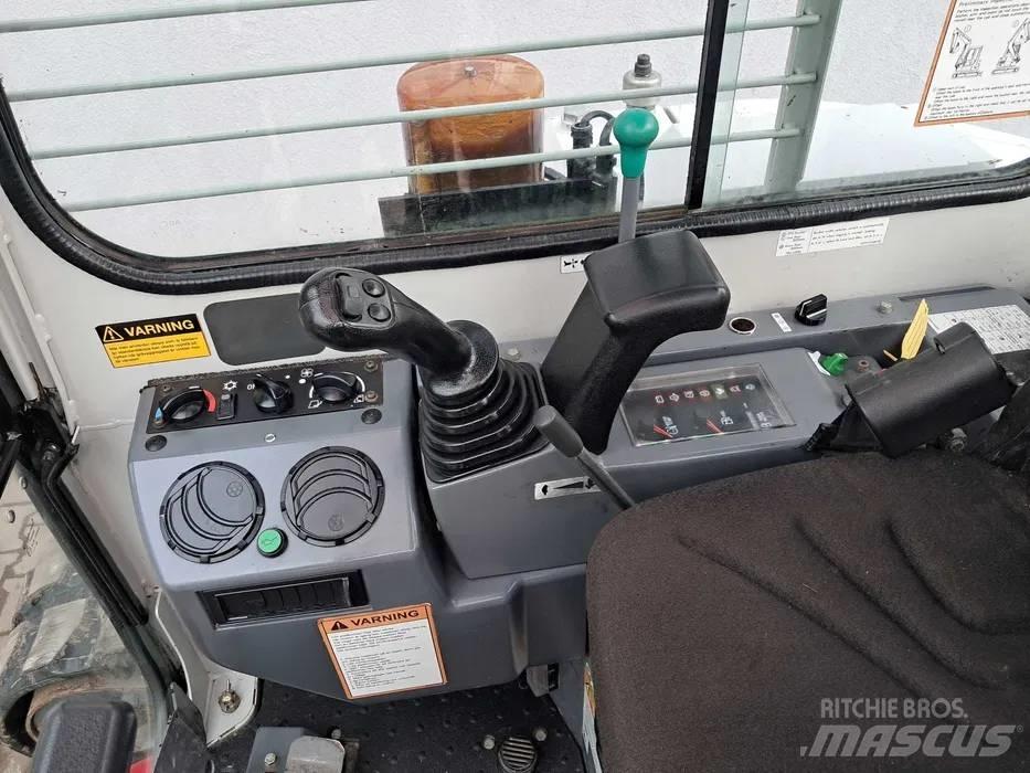 Takeuchi TB 153 FR 履带挖掘机