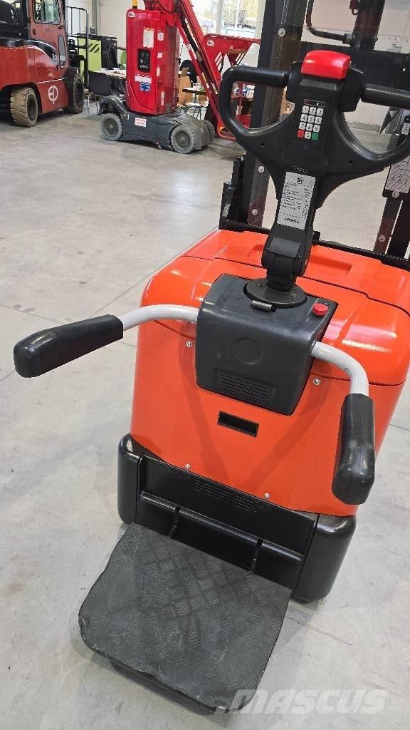 BT SPE 200 D 手推堆垛车