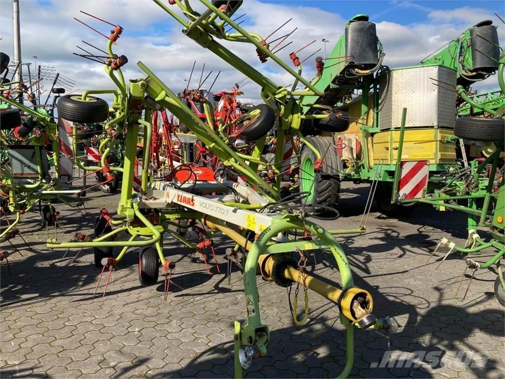 CLAAS Volto 770 T 犁耙和摊草机