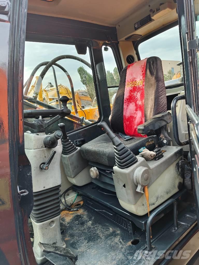 Hyundai r210w-9 轮式挖掘机