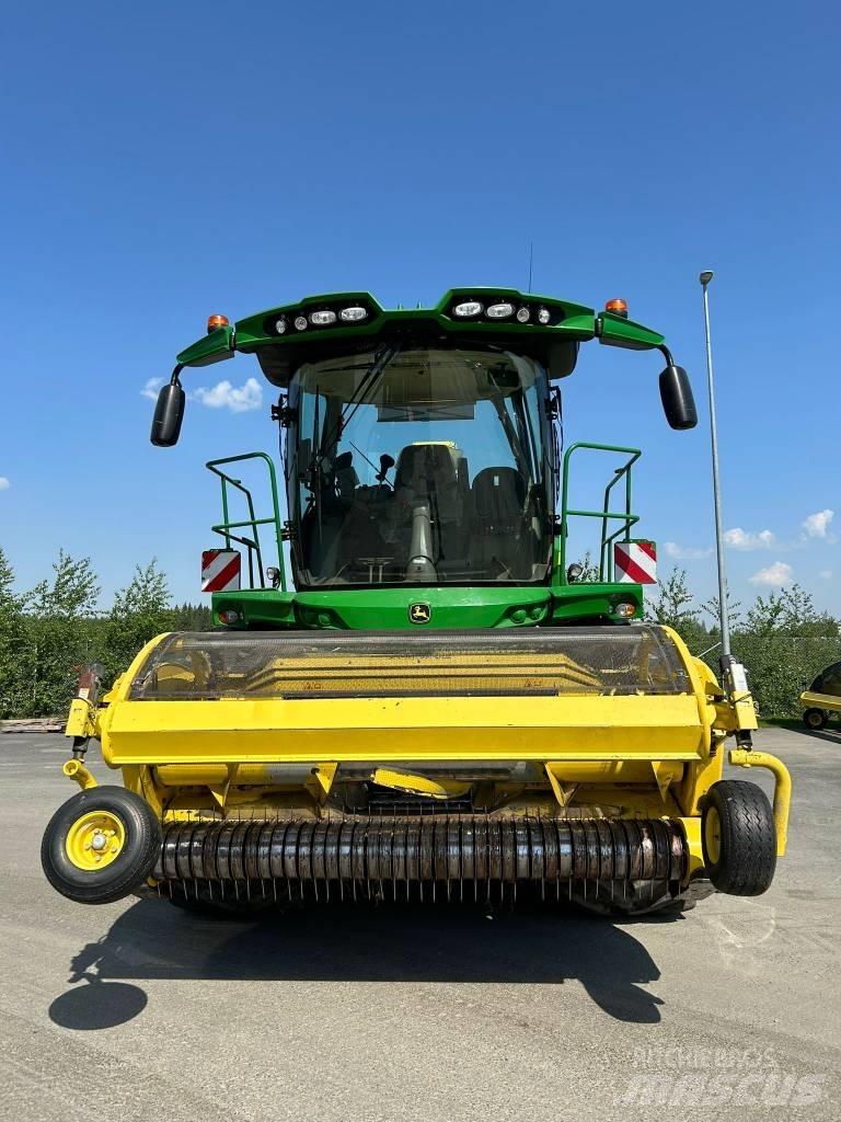 John Deere 8300i 自走式青贮饲料收割机