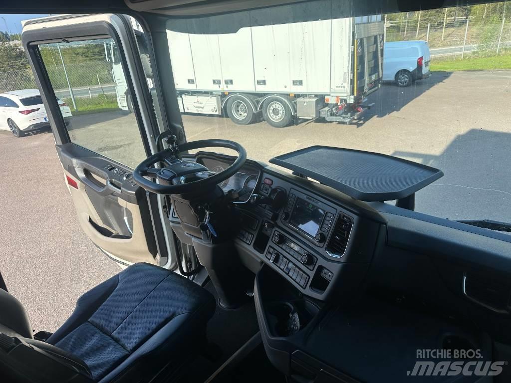 Scania R520B6X2NB 厢式货车
