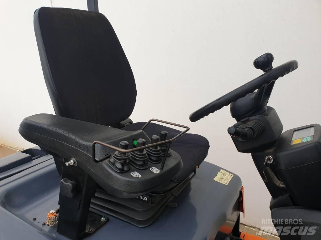 Toyota 7FBEF15 电动叉车
