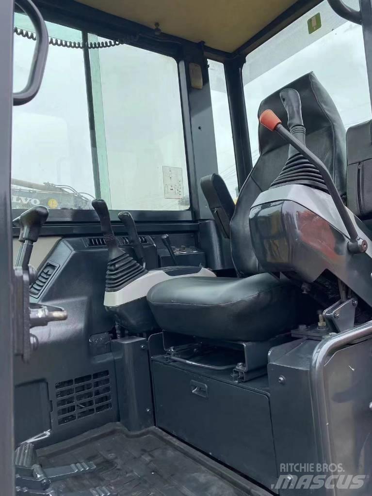 Komatsu PC 56-7 小型挖掘机