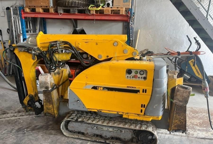 Brokk 180 组装挖掘机