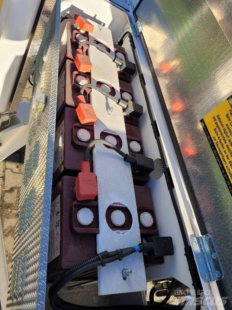 Omme 2500 EBP 拖拉移动式高空作业平台