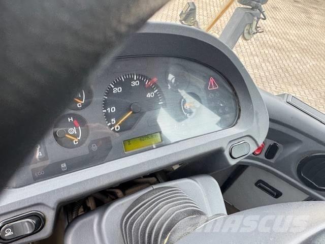 Komatsu WA 320 轮式装载机