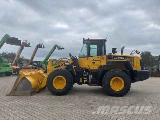 Komatsu WA 320 轮式装载机