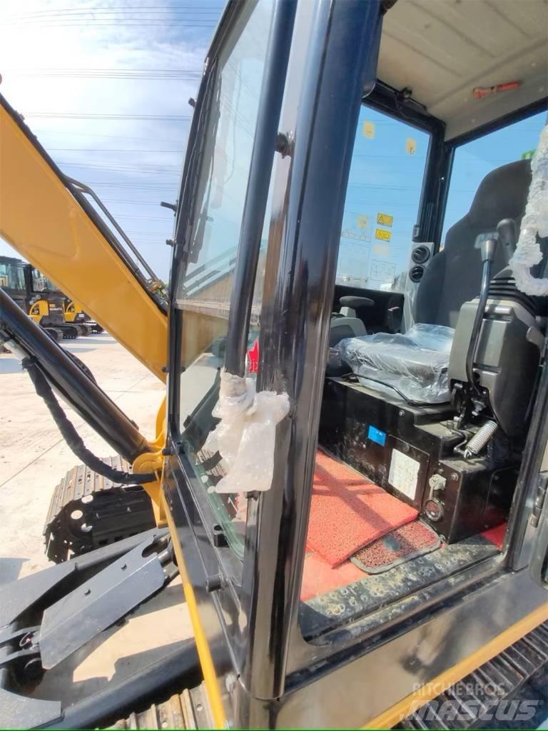 CAT 305.5 小型挖掘机