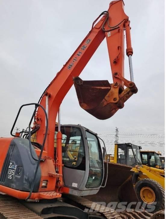 Hitachi ZX 135 US 履带挖掘机
