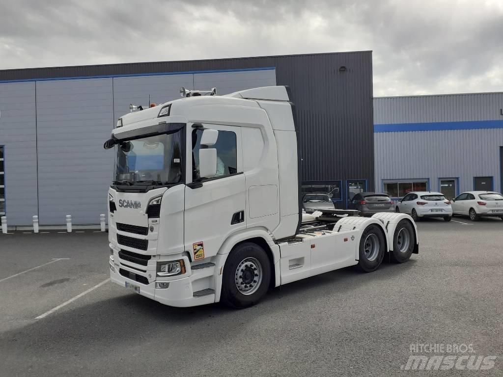Scania R 590 V8 6x4 牵引车