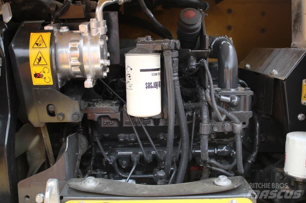 Komatsu PC 70-8 小型挖掘机