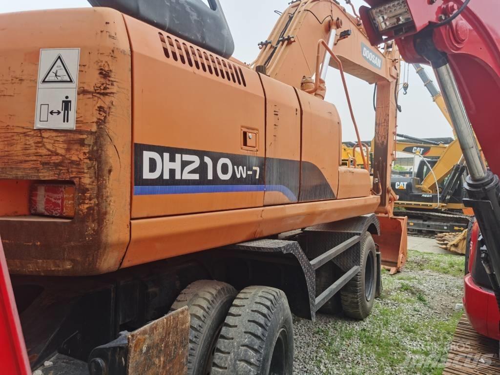 Doosan DH 210 W-7 轮式挖掘机