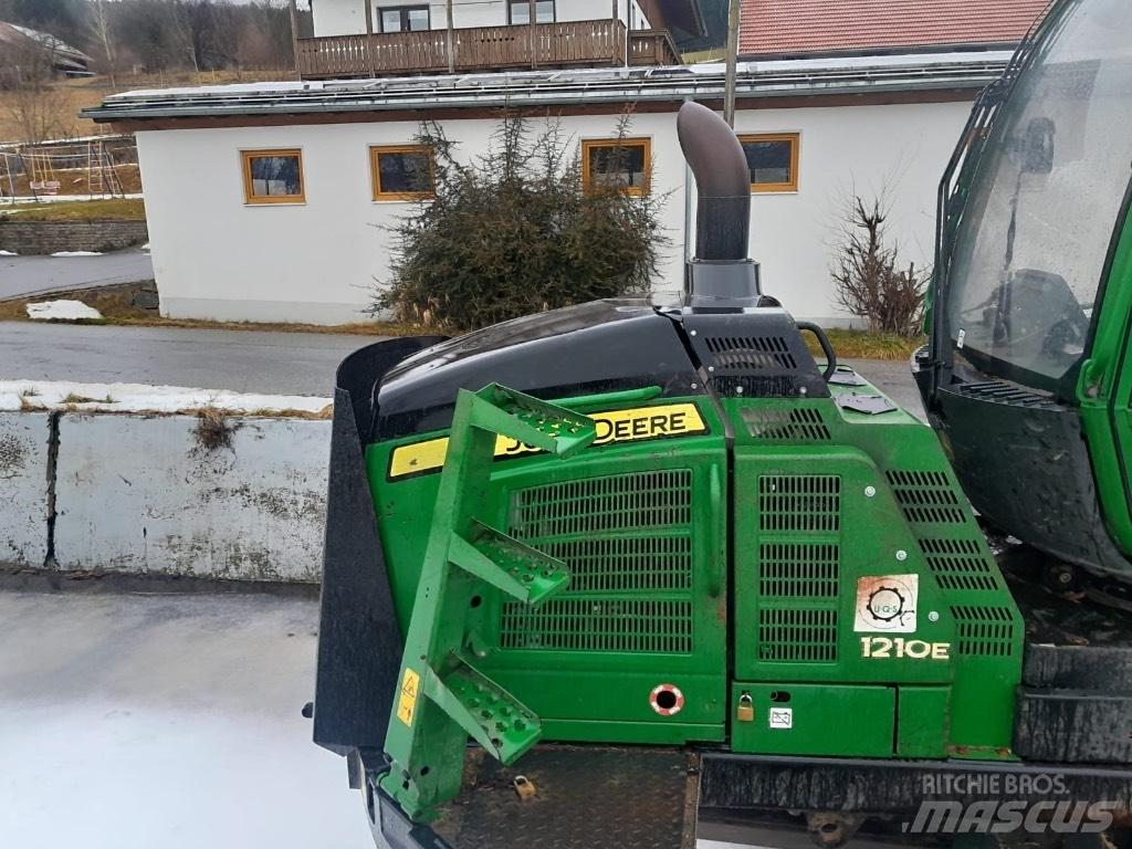 John Deere 1210 E 集运机