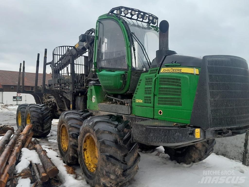 John Deere 1210 E 集运机