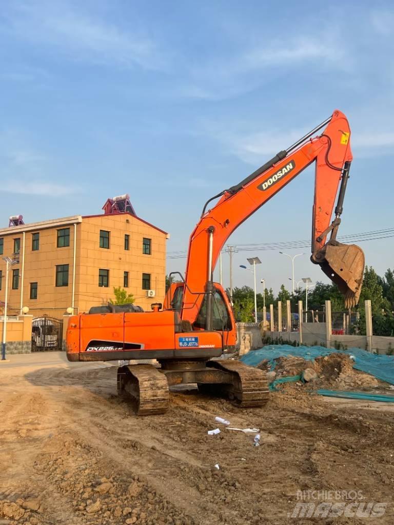 Doosan DX225LC-9C 履带挖掘机