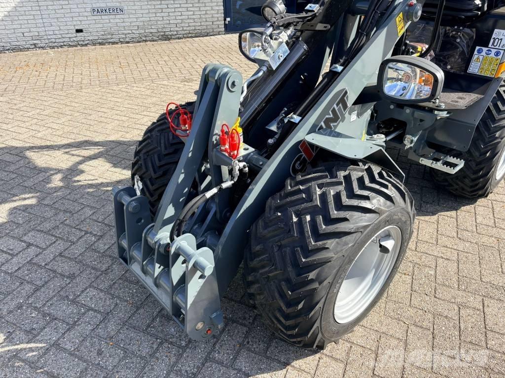 Giant G2300HD Xtra 小型装载机