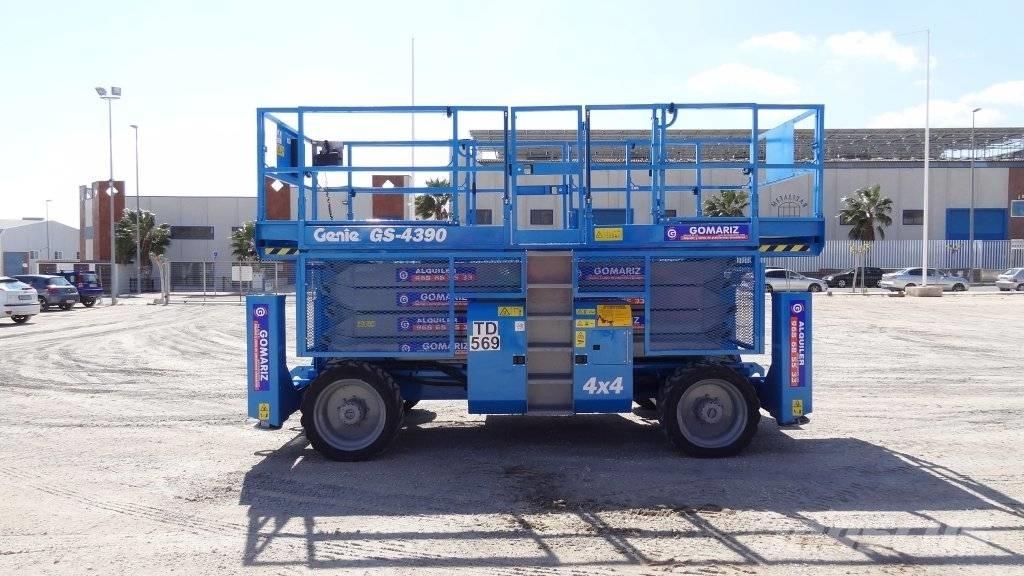 Genie GS 4390 RT 剪叉式升降机