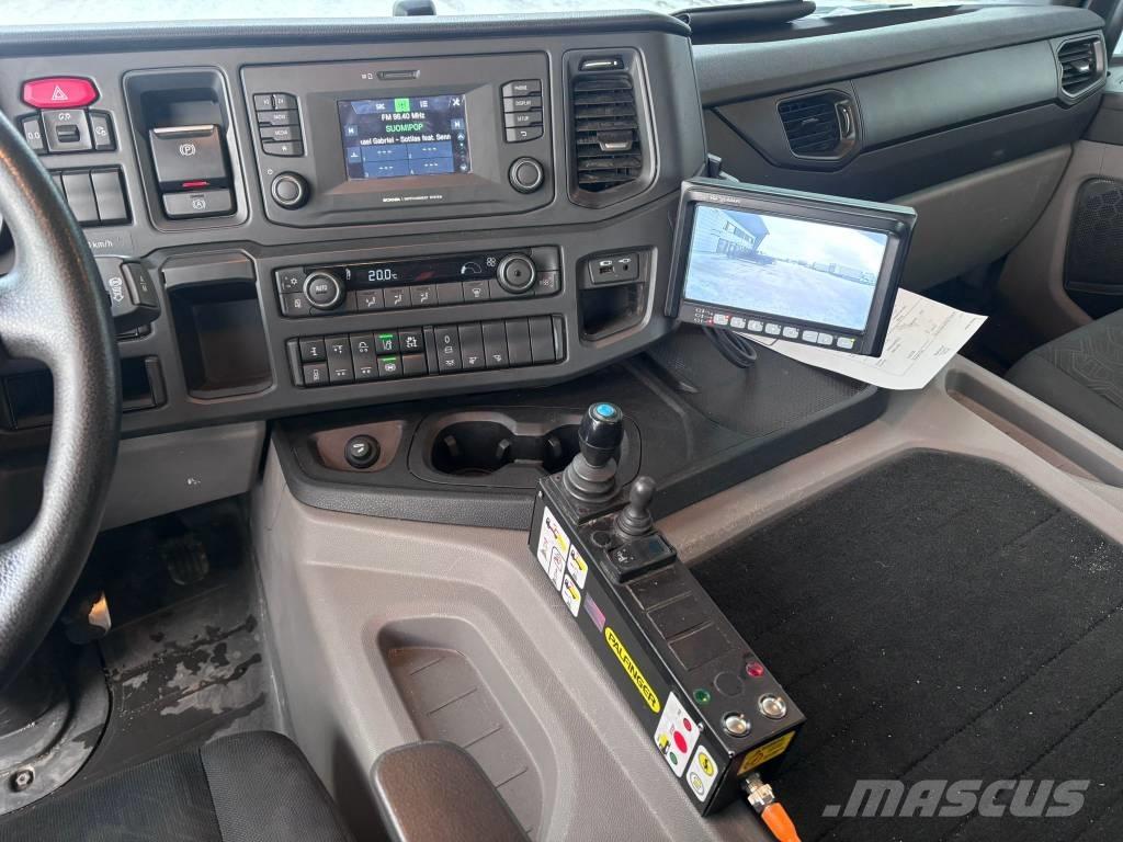 Scania P 360 工程吊钩车