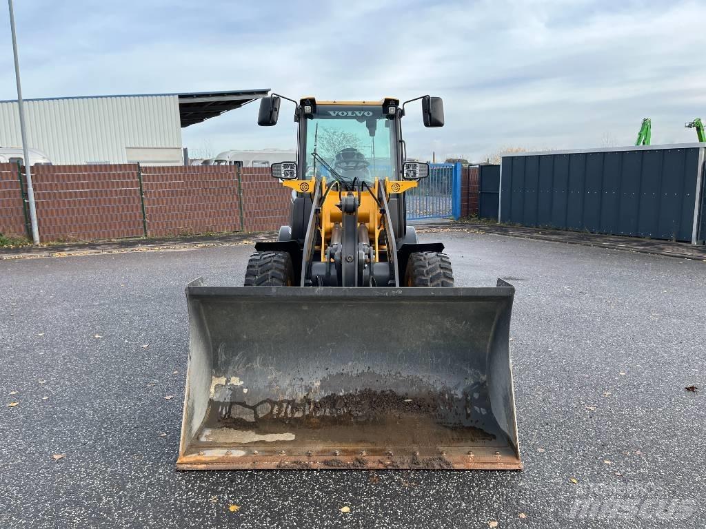 Volvo JL25H Elektro 滑移装载机