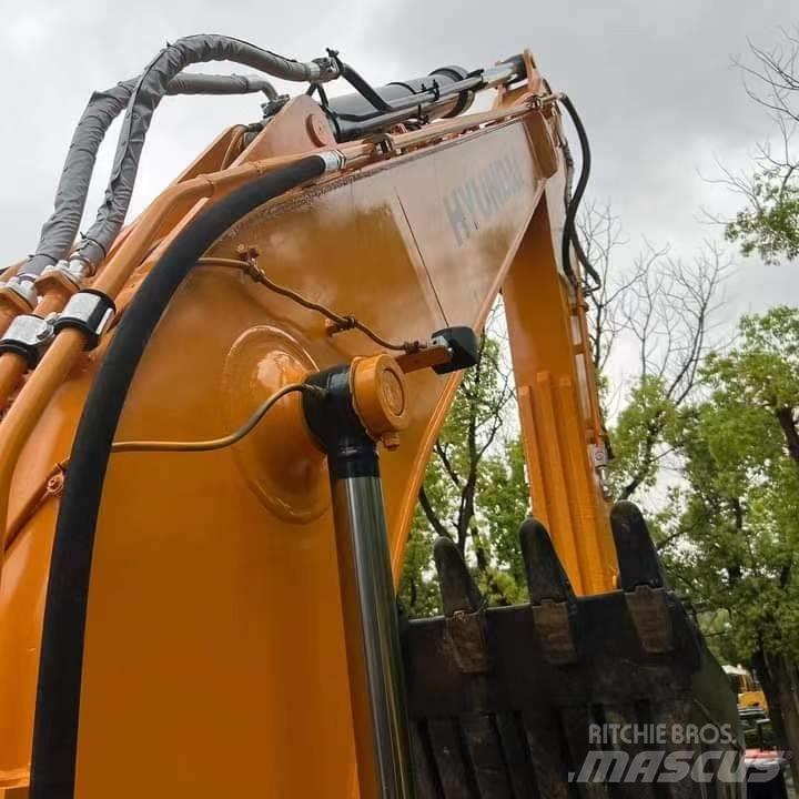 Hyundai R220LC-9S 履带挖掘机