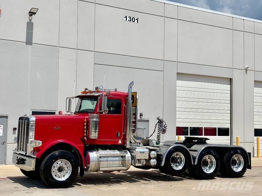 Peterbilt 388 牵引车