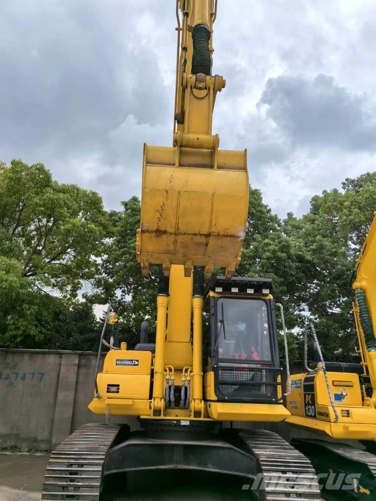 Komatsu PC 220-8 中型挖掘机