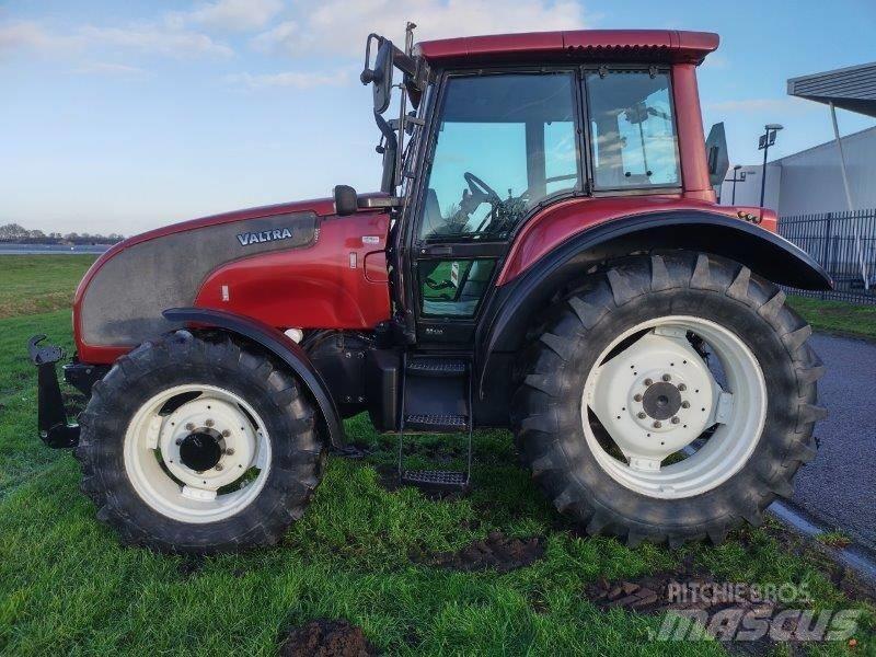 Valtra M 130 拖拉机/农用车