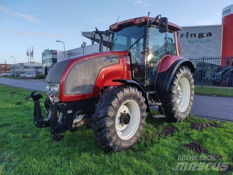 Valtra M 130 拖拉机/农用车