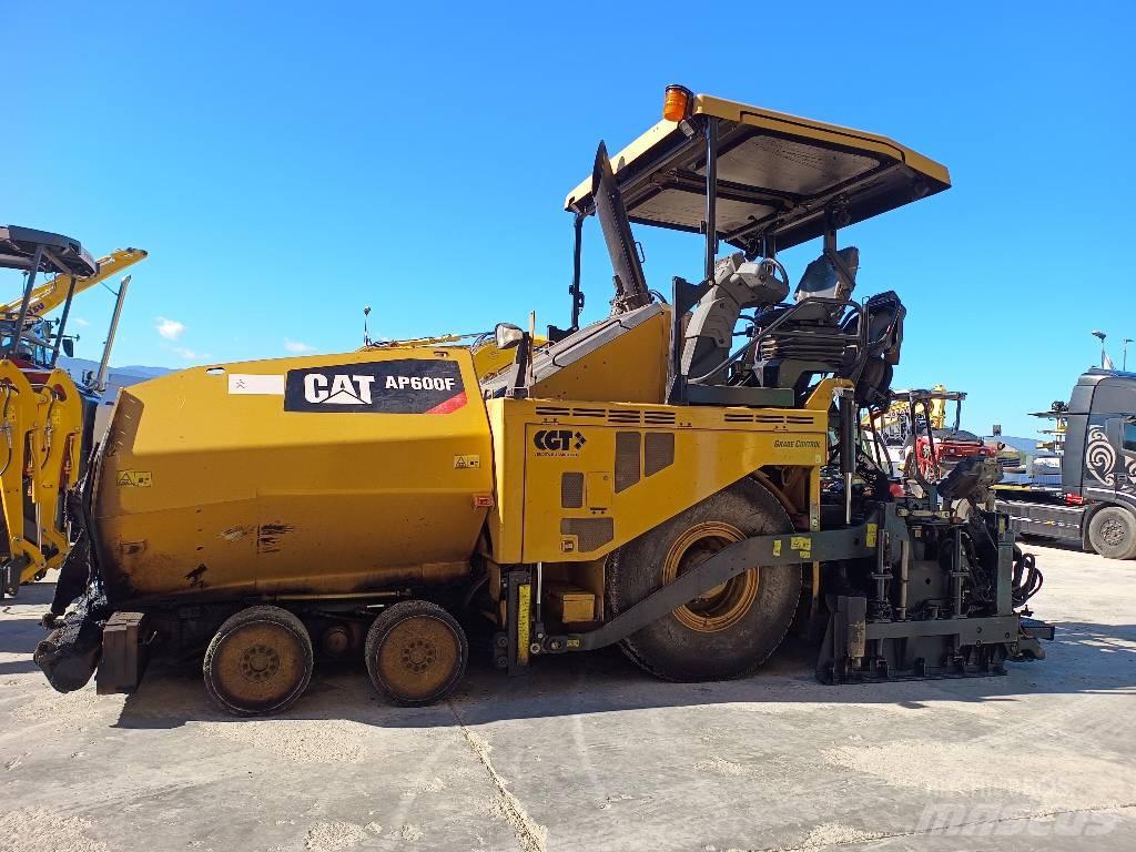 CAT AP 600F 沥青摊铺机