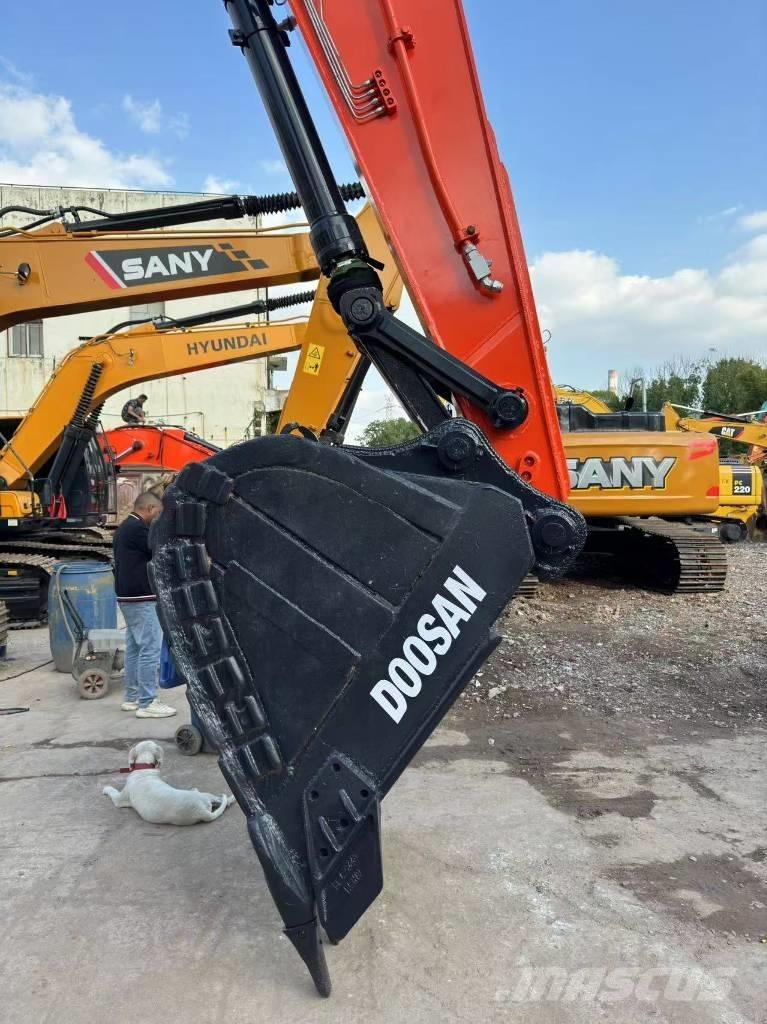Doosan DX300 履带挖掘机
