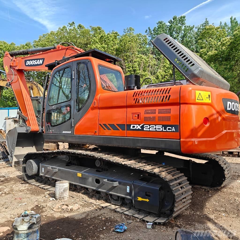 Doosan DX 225 LCA 履带挖掘机