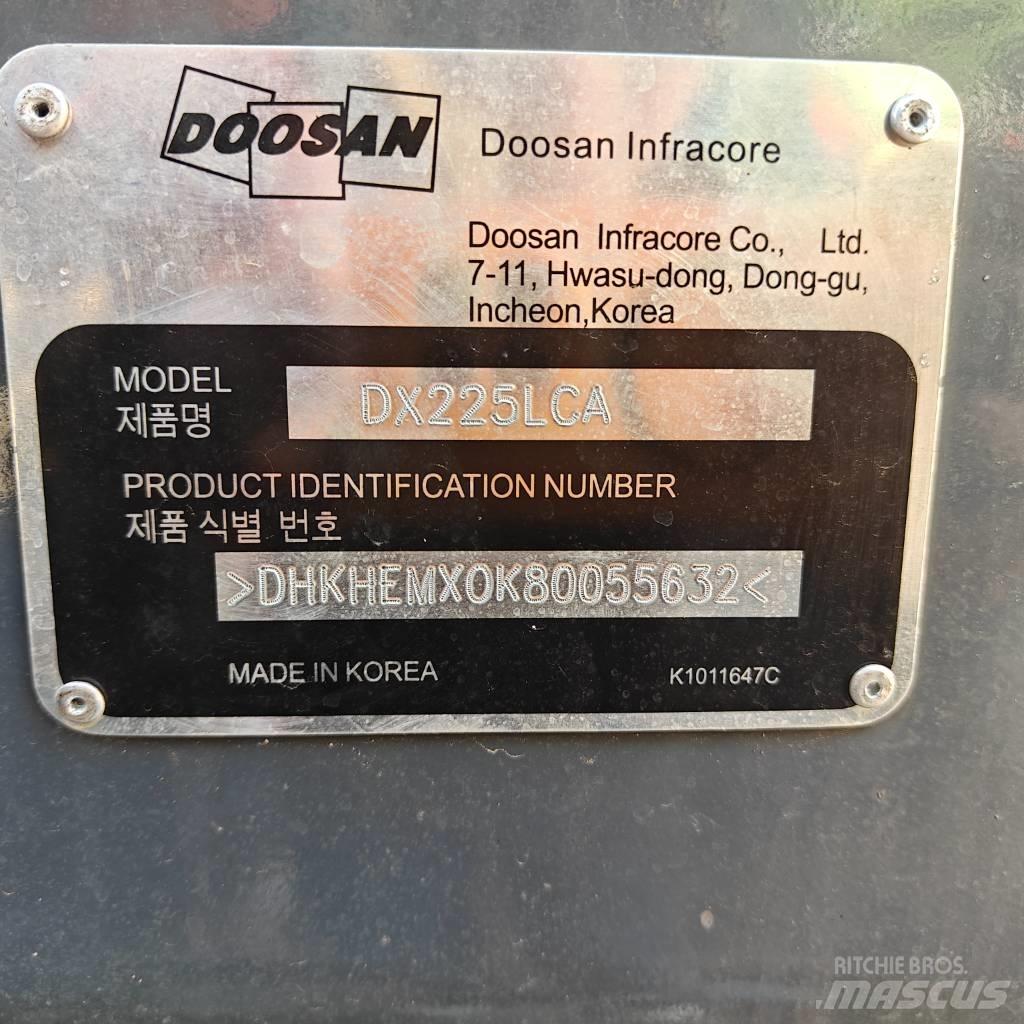 Doosan DX 225 LCA 履带挖掘机