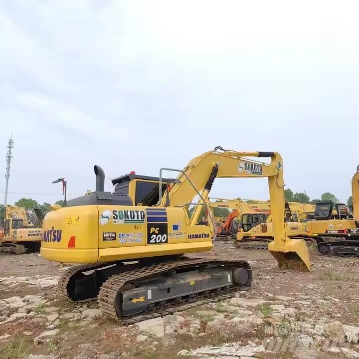 Komatsu PC200 中型挖掘机