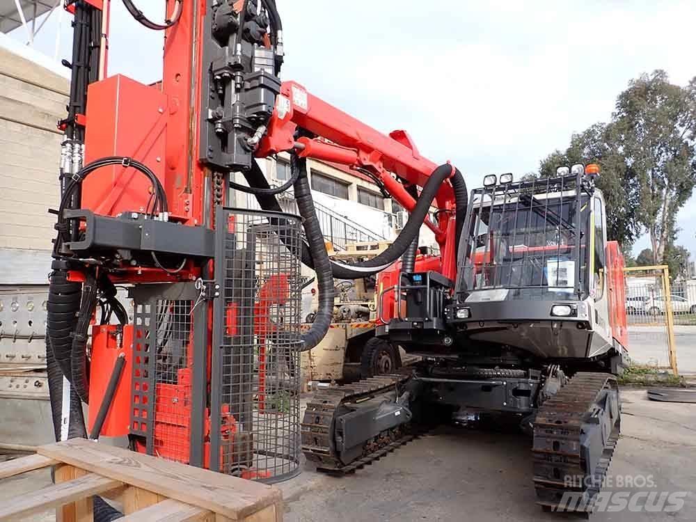 Sandvik DX800 钻孔机