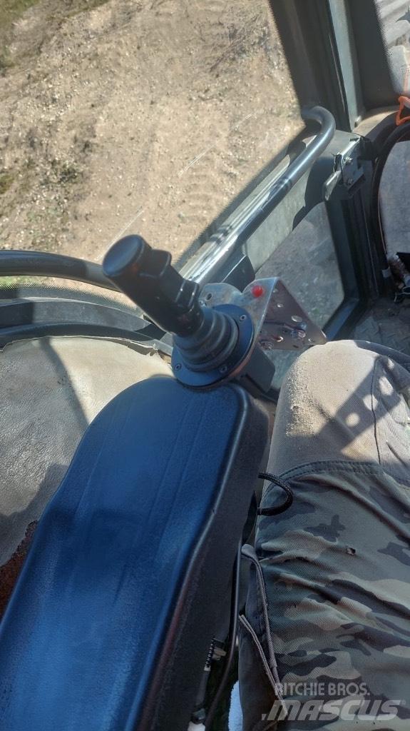 Valtra 8400 林业拖拉机