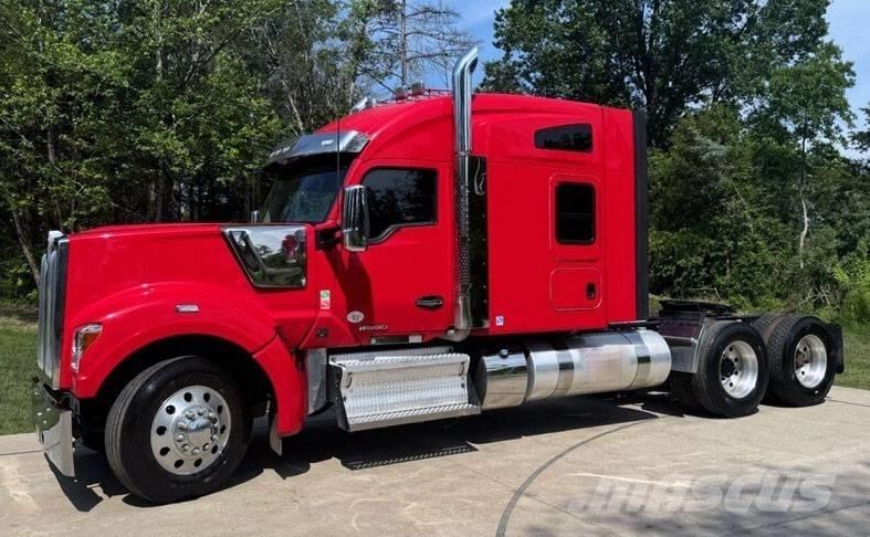 Kenworth W 990 牵引车